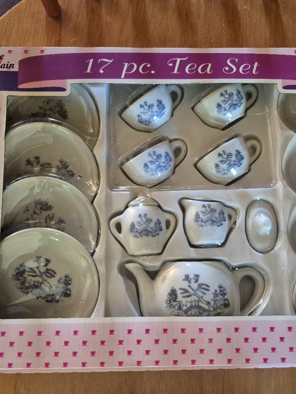 17-Piece Ceramic Tea Set in White with Blue Floral Pattern